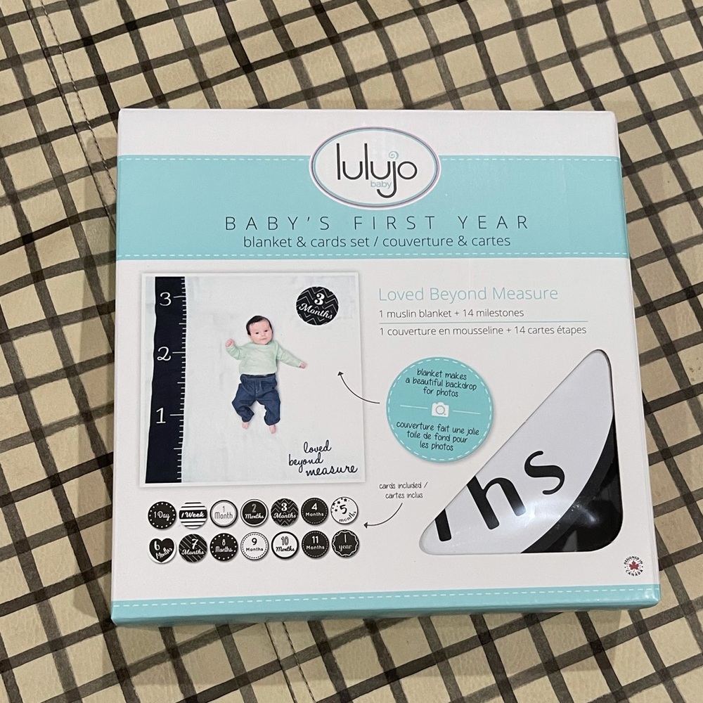 Lulujo Monthly Milestone Blanket & Cards